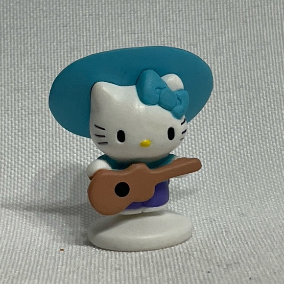 Tiny 1” Hello Kitty Sanrio Mini Figure With Guitar Good Condition - Picture 1 of 3